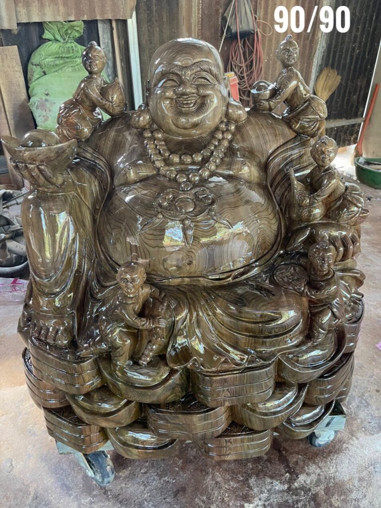 Phật di lặc làm từ gỗ thủy tùng