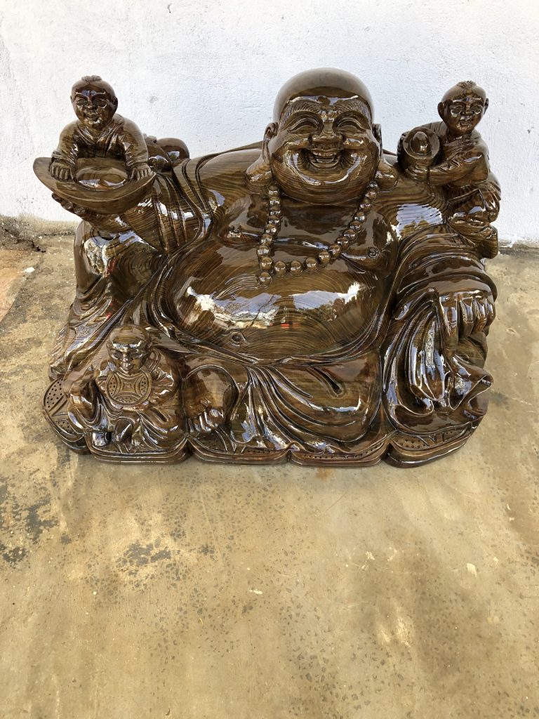 Không đặt tượng Đức Phật Di Lặc trực tiếp lên sàn nhà
