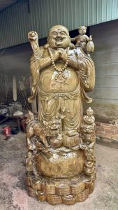 Tượng Di Lặc Chúc Phúc gỗ thủy tùng cao 2m nguyên khối tại xưởng Đăk Lăk